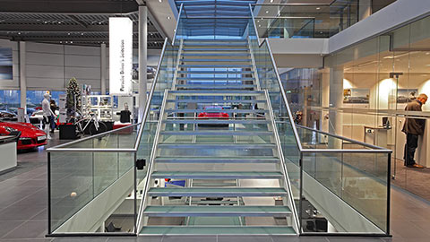 Konstruktiver Glasbau für das Porsche Zentrum Mannheim